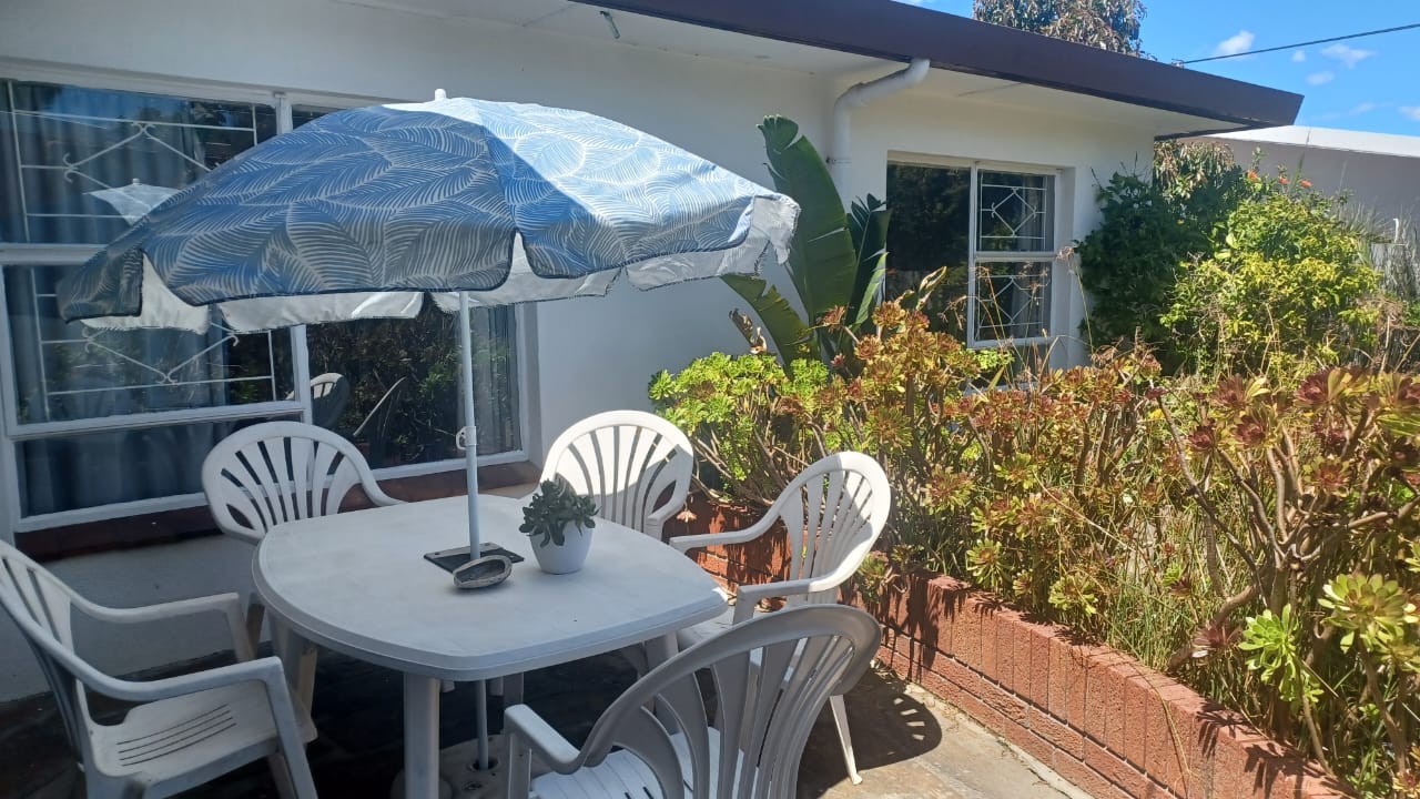 4 Bedroom Property for Sale in Oakglen Western Cape